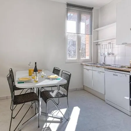 Apartment Centre Superbe Appartement, Parking